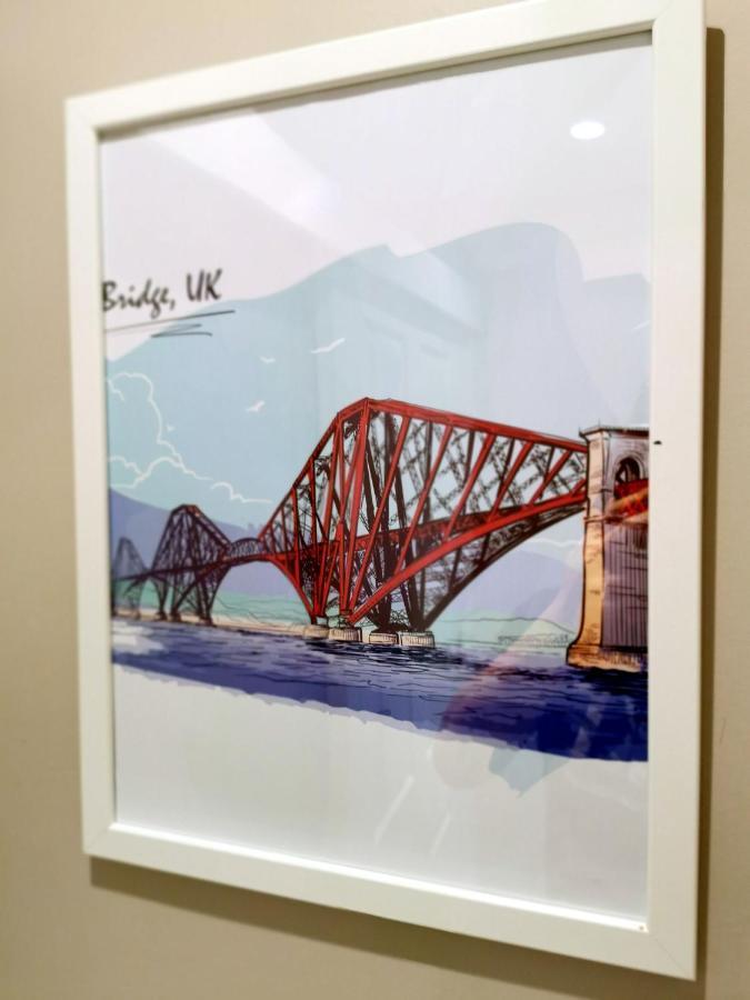 Modern And Spacious Double&king Bedrooms Both With Private Bathrooms * EDI