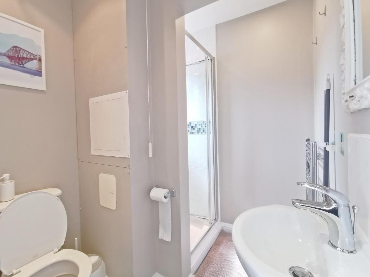 Accommodatie bij particulieren Modern And Spacious Double&king Bedrooms Both With Private Bathrooms Edinburgh