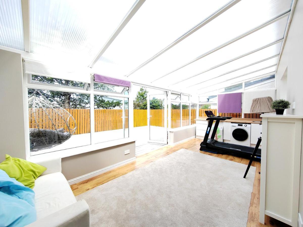 Modern And Spacious Double&king Bedrooms Both With Private Bathrooms Accommodatie bij particulieren *